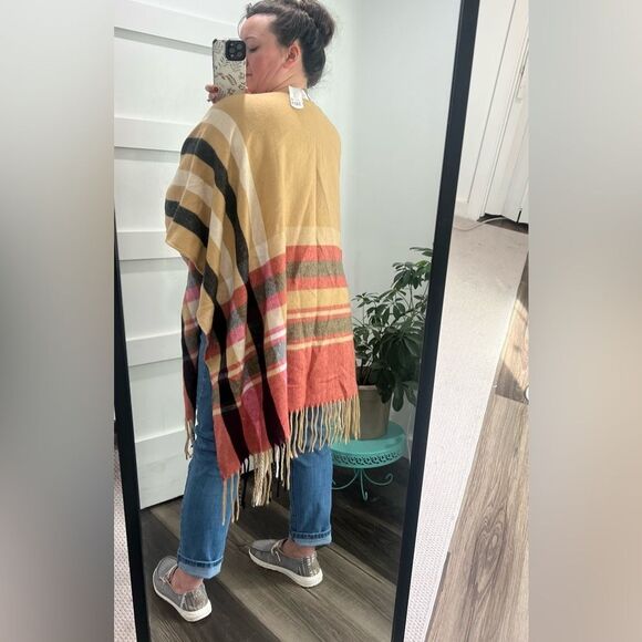 Woolrich Cozy Blanket Wrap - Picture 2 of 6